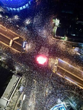 مخالفان نتانیاهو برای هجدهمین هفته متوالی به خیابان آمدند + فیلم و عکس