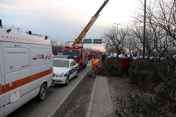 واژگونی مینی‌بوس در صدمتری مشهد+ تصویر