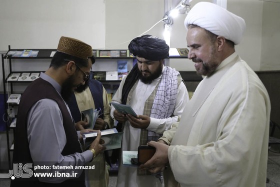 دیپلمات‌های طالبان در نمایشگاه کتاب تهران + عکس