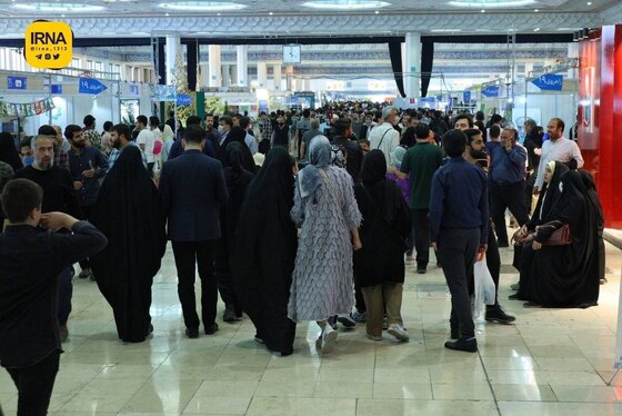 شلوغ‌ترین روز نمایشگاه کتاب تهران + تصاویر (۲۶ اردیبهشت ۱۴۰۲)