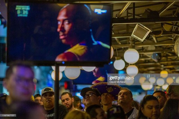 مراسم یادبود کوبی برایانت در استادیوم خانگی لوس‌آنجلس لیکرز+ویدئو