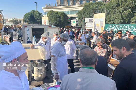 جشن ۲.۵ کیلومتری مشهدی‌ها در سالروز ولادت امام مهربانی‌ها | «خوشا ملکی که سلطانش تو باشی» + فیلم و تصاویر