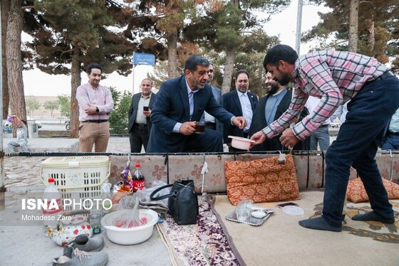 واکنش ضرغامی در مواجهه با یک کروکودیل در مشهد + فیلم و تصاویر