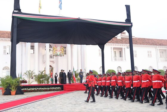 استقبال رسمی رئیس‌جمهور کنیا از رئیس جمهور ایران+ فیلم و تصاویر