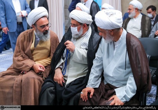 رهبر معظم انقلاب: در مقابل شمشیر‌های خون‌ریز تبلیغات دشمنان، تبلیغ را اولویت اول بدانیم | غفلت از تبلیغ ما را دچار استحاله فرهنگی می‌کند + فیلم و عکس
