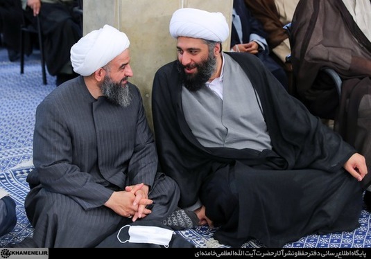 رهبر معظم انقلاب: در مقابل شمشیر‌های خون‌ریز تبلیغات دشمنان، تبلیغ را اولویت اول بدانیم | غفلت از تبلیغ ما را دچار استحاله فرهنگی می‌کند + فیلم و عکس
