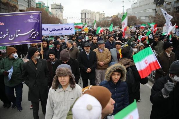 آغاز چهل و یکمین حضور پرشور مردم انقلابی مشهد در راهپیمایی ۲۲ بهمن