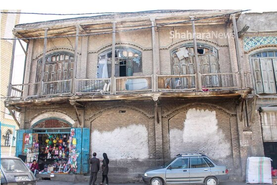  مرمت سرای عزیزالله اف مشهد؛ شاید وقتی دیگر! | تصاویر منتشر شده نشان می‌دهد بخشی از این بنای تاریخی تخریب شده است
 