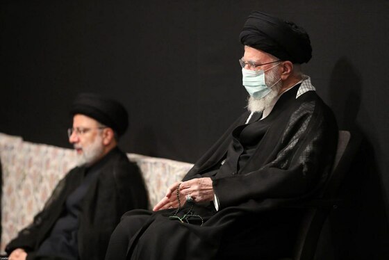 مراسم شب عاشورا در حسینیه امام خمینی(ره) با حضور رهبر معظم انقلاب+تصاویر