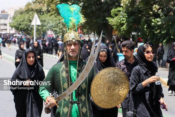 عکس| دسته‌‌روی عزاداران عاشورای حسینی به سمت حرم مطهر رضوی