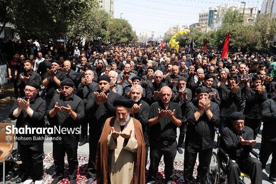 عکس| عزاداری زائران حرم مطهر رضوی در ظهر عاشورا