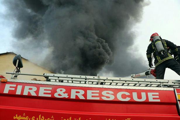 آتش‌سوزی کارخانه تولید «فوم‌های پلی اتیلن» مهار شد+عکس