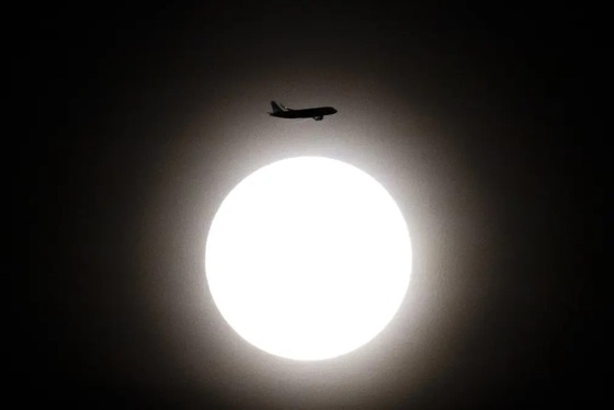 تصاویری زیبا از «ابرماه آبی» شب گذشته در سراسر دنیا