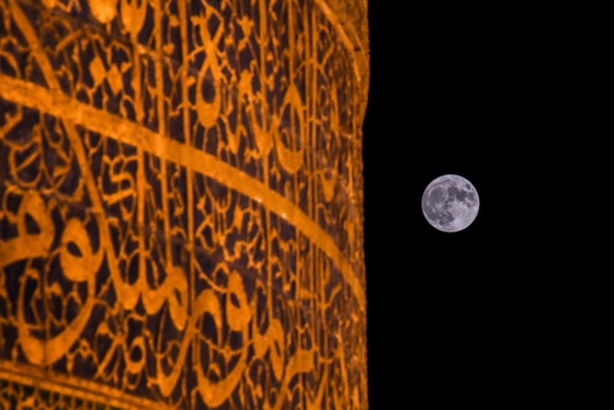 تصاویری زیبا از «ابرماه آبی» شب گذشته در سراسر دنیا