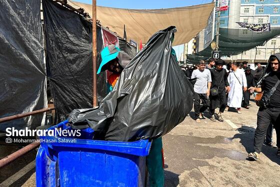 عکس | خدمت رسانی پاکبانان مشهدی به زائران اربعین در نجف اشرف