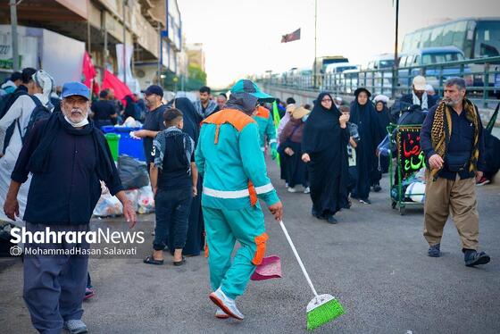 عکس | خدمت رسانی پاکبانان مشهدی به زائران اربعین در نجف اشرف