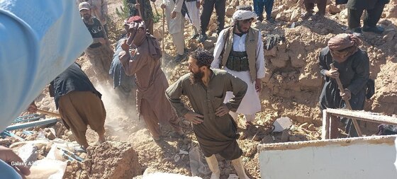 زلزله افغانستان تاکنون جان ۳۲۰ نفر را گرفت + تصاویر