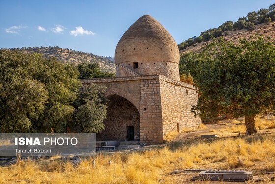 ایران زیباست | قبرستان باستانی روستای شهنشاه