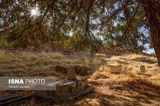 ایران زیباست | قبرستان باستانی روستای شهنشاه