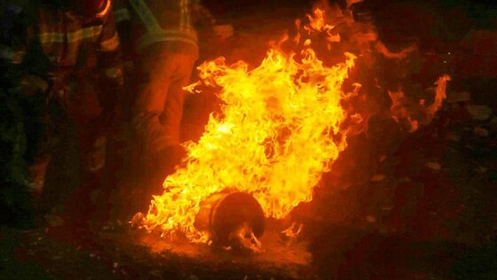 مهار حریق مهیب مغازه پیک نیک پرکنی در بولوار توس مشهد + تصاویر