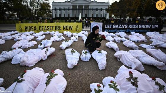 نمایش ده‌ها جسد مقابل کاخ سفید + تصاویر