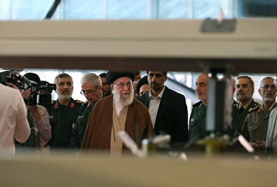 مقام معظم رهبری: هرجا جوانان ما با عزم و ایمان وارد شدند، کار‌های بزرگی انجام داده‌اند + فیلم و عکس