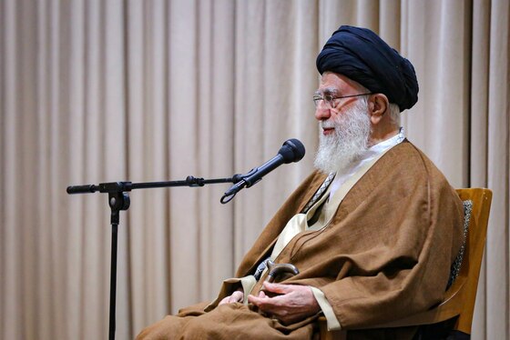 مقام معظم رهبری: هرجا جوانان ما با عزم و ایمان وارد شدند، کار‌های بزرگی انجام داده‌اند + فیلم و عکس