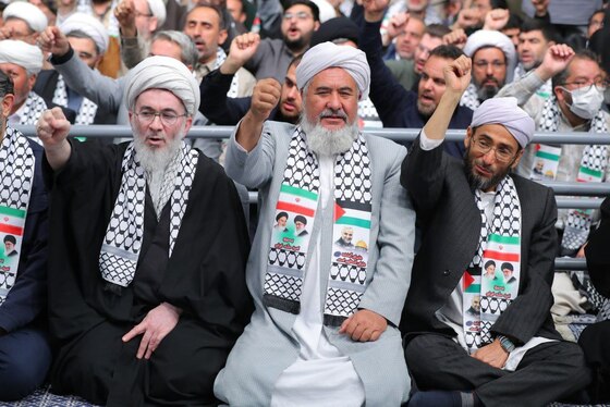 رهبر معظم انقلاب: حادثه تاریخ‌ساز طوفان‌الاقصی علیه رژیم صهیونیستی است، اما آمریکازدایی است | جداکردن مردم تحت عناوینی مانند «طرفدار این یا آن» جای گله دارد