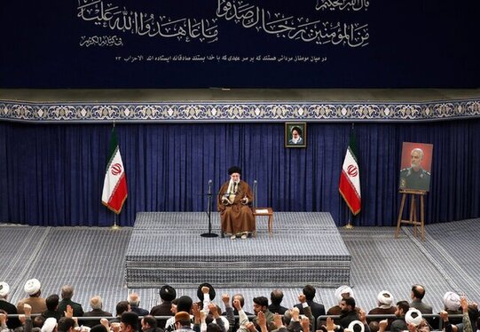 رهبر معظم انقلاب: کلمه «جمهوری» و «اسلامی» هر دو وابسته به انتخابات است | انتخابات پایه تحول است + فیلم