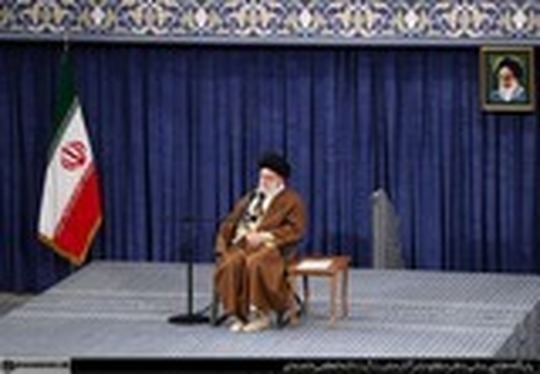 رهبر معظم انقلاب: کلمه «جمهوری» و «اسلامی» هر دو وابسته به انتخابات است | انتخابات پایه تحول است + فیلم