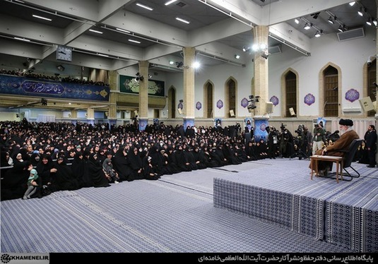 رهبر معظم انقلاب در دیدار با هزاران نفر از زنان و دختران: رویکرد غرب به زن در دو عامل سودجویی و لذت‌جویی خلاصه می‌شود + فیلم