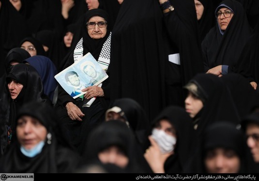 رهبر معظم انقلاب در دیدار با هزاران نفر از زنان و دختران: رویکرد غرب به زن در دو عامل سودجویی و لذت‌جویی خلاصه می‌شود + فیلم