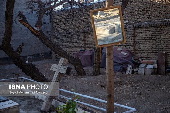 بر اساس تاريخ حك شده روی سنگ قبرها قديمی‌ترين آن متعلق به اواخر دوره قاجار و جديدترين آن اوايل پهلوی دوم است.