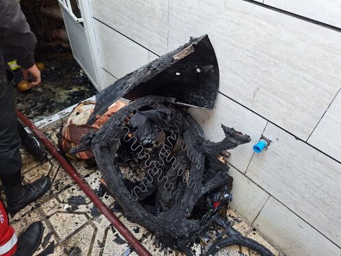 مهار آتش سوزی یک منزل مسکونی در مشهد + عکس (۱۲ دی ۱۴۰۲)