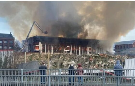 آتش‌سوزی مهیب در مرکز «لیورپول» در انگلیس + فیلم و تصاویر