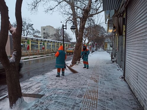 دست‌مریزاد و خداقوت به پاکبانان شهر مشهد | تلاش‌های بی‌وقفه در دمای زیر صفر درجه همچنان ادامه دارد + تصاویر