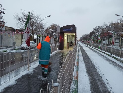 دست‌مریزاد و خداقوت به پاکبانان شهر مشهد | تلاش‌های بی‌وقفه در دمای زیر صفر درجه همچنان ادامه دارد + تصاویر