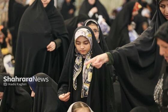 عکس| سفره افطار در حرم مطهر رضوی در شب میلاد امام حسن مجتبی(ع)