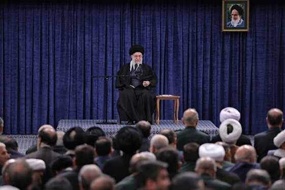 رهبر معظم انقلاب: رژیم صهیونیستی، سیلی اقدام در سوریه را خواهد خورد | فعالیت‌های وسیع زیر ساختی بخش شیرین اقتصاد است + فیلم و تصاویر