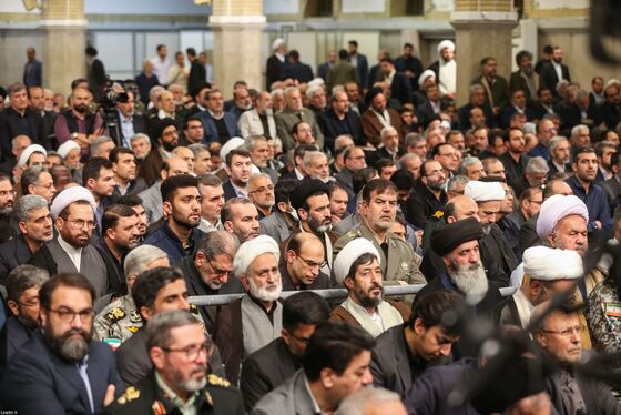 رهبر معظم انقلاب: رژیم صهیونیستی، سیلی اقدام در سوریه را خواهد خورد | فعالیت‌های وسیع زیر ساختی بخش شیرین اقتصاد است + فیلم و تصاویر