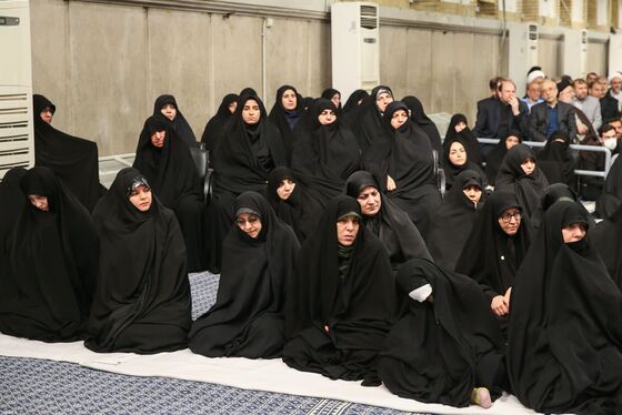 رهبر معظم انقلاب: رژیم صهیونیستی، سیلی اقدام در سوریه را خواهد خورد | فعالیت‌های وسیع زیر ساختی بخش شیرین اقتصاد است + فیلم و تصاویر
