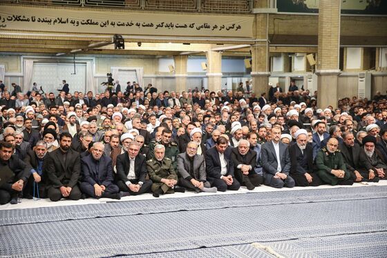 رهبر معظم انقلاب: رژیم صهیونیستی، سیلی اقدام در سوریه را خواهد خورد | فعالیت‌های وسیع زیر ساختی بخش شیرین اقتصاد است + فیلم و تصاویر