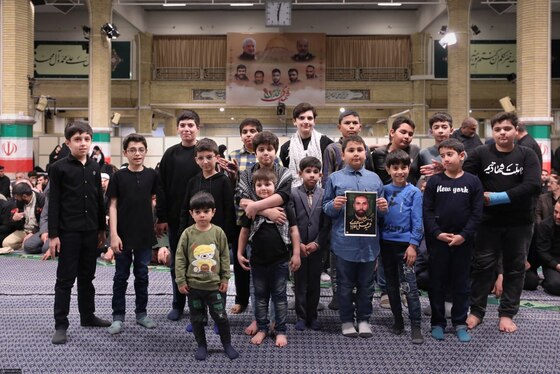 اقامه نماز رهبر معظم انقلاب بر پیکر شهدای حمله تروریستی به سفارت ایران در دمشق + فیلم و تصاویر