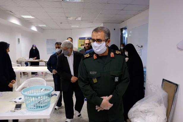 بازدید مسئولان شهری و نظامی از کارگاه‌های تولید ماسک شهرداری مشهد