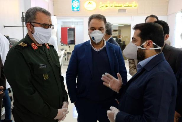 بازدید مسئولان شهری و نظامی از کارگاه‌های تولید ماسک شهرداری مشهد