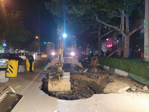 اجرای عملیات رفع خطر محل فرونشت بولوار کلاهدوز مشهد + فیلم و تصاویر