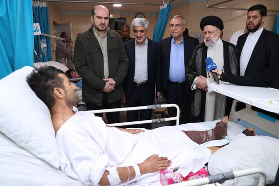 عیادت رئیسی از بیماران افغانستانی در بازدید از بیمارستان شهدای یافت‌آباد + عکس