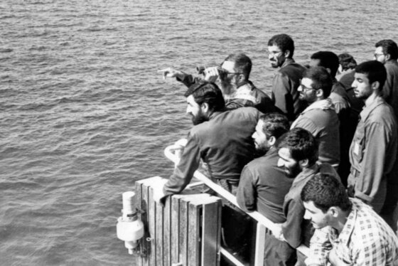 تصاویری از حضور آیت‌الله خامنه‌ای در مانور «شهادت» در خلیج‌فارس (سال ۱۳۶۶)