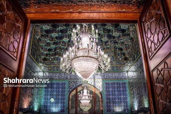 اداره روشنایی | تصاویری از تعمیر و نگهداری لوسترهای حرم مطهر رضوی