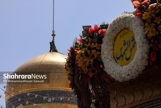 مجموعه عکس | تعویض پرچم گنبد مطهر رضوی به احترام شهادت رئیس جمهور و هیئت همراه